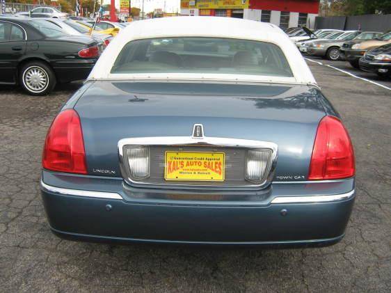 Lincoln Town Car 2003 photo 1