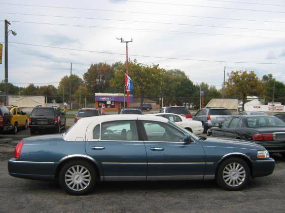 Lincoln Town Car 2003 photo 2