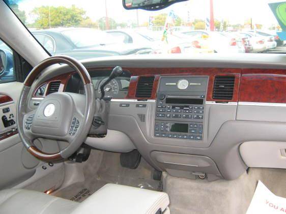 Lincoln Town Car 2003 photo 4