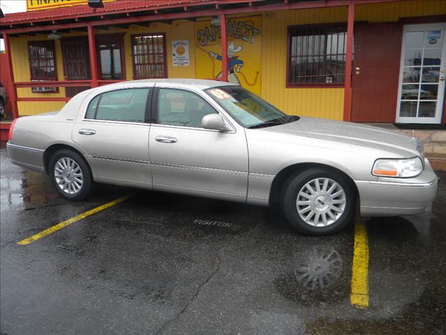 Lincoln Town Car DOWN 4.9 WAC Sedan