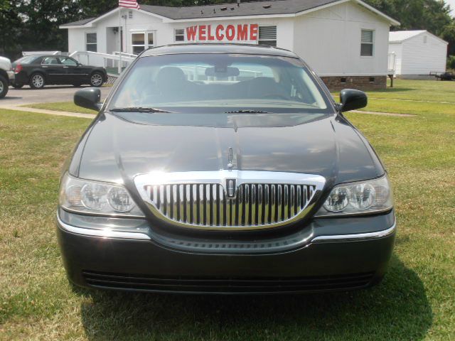 Lincoln Town Car 2003 photo 2