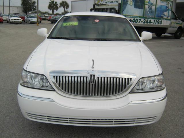 Lincoln Town Car 2003 photo 1