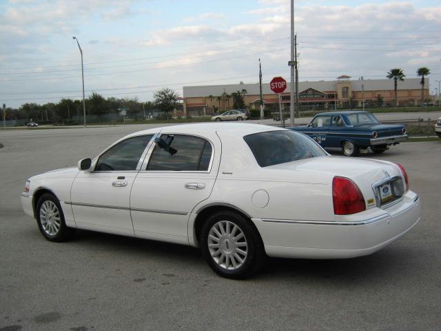 Lincoln Town Car 2003 photo 3
