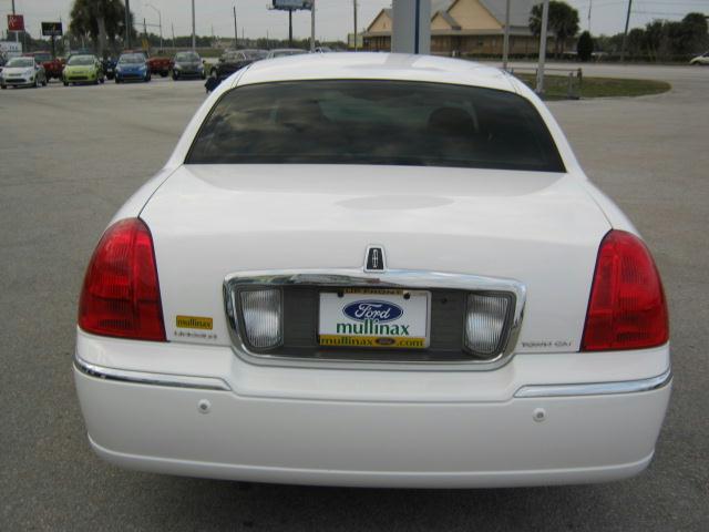 Lincoln Town Car 2003 photo 4