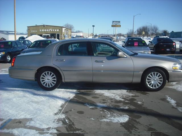 Lincoln Town Car DOWN 4.9 WAC Sedan