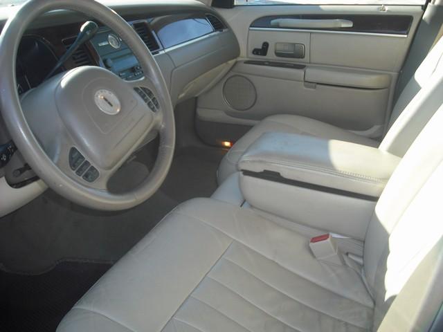 Lincoln Town Car 2003 photo 1