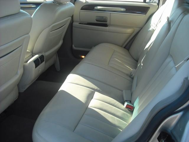 Lincoln Town Car 2003 photo 4