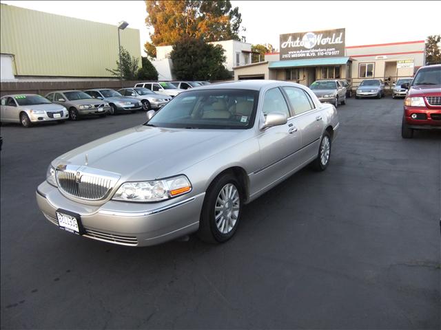 Lincoln Town Car SLT1 AWD Sedan