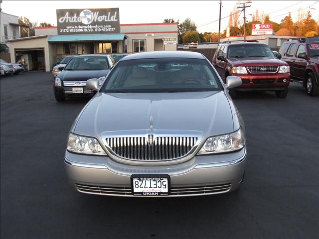 Lincoln Town Car 2003 photo 1