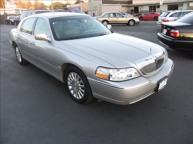 Lincoln Town Car 2003 photo 3
