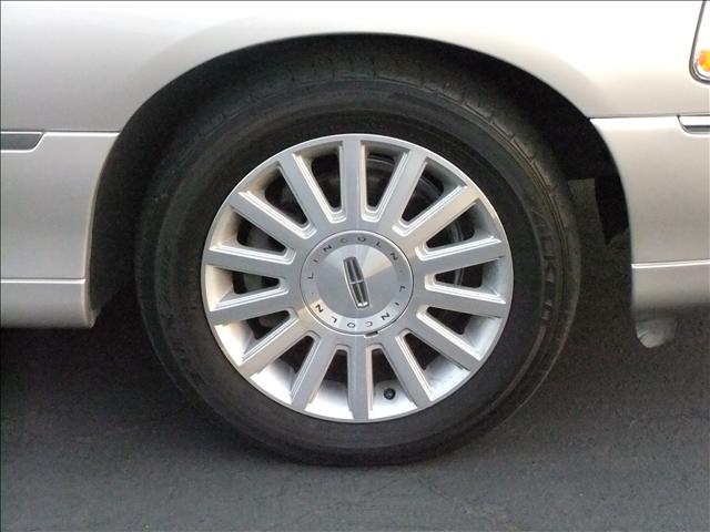 Lincoln Town Car 2003 photo 4