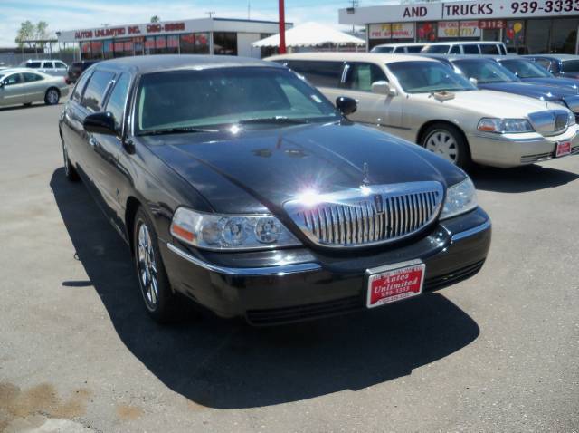 Lincoln Town Car 4dr Sdn I4 CVT ULEV Sedan