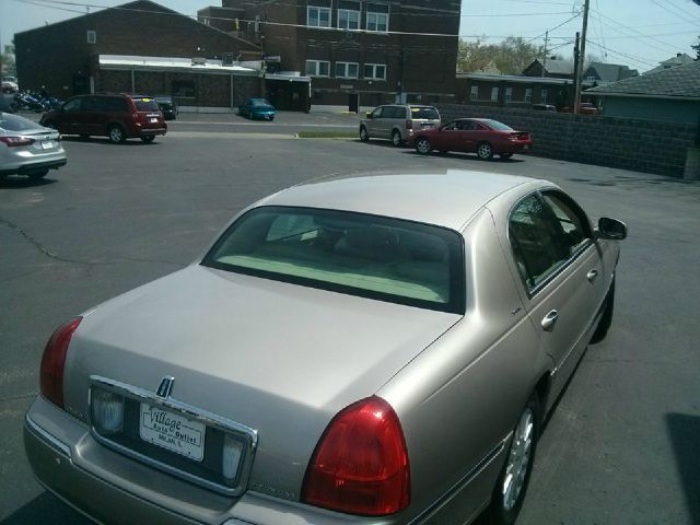 Lincoln Town Car 2003 photo 3