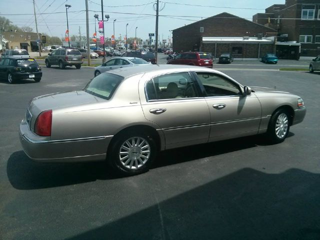 Lincoln Town Car 2003 photo 4