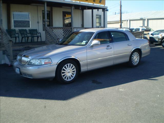 Lincoln Town Car DOWN 4.9 WAC Sedan