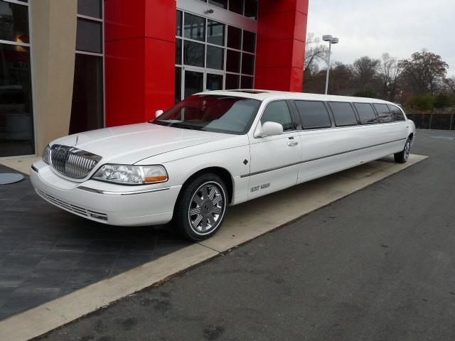 Lincoln Town Car 2WD CREW CAB 12 Unspecified