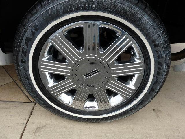 Lincoln Town Car 2003 photo 3