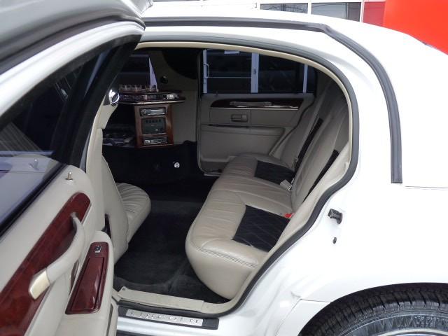 Lincoln Town Car 2003 photo 4
