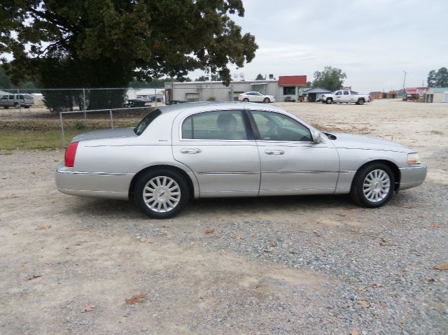 Lincoln Town Car 2003 photo 1