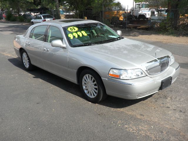 Lincoln Town Car 2003 photo 2