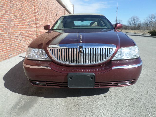 Lincoln Town Car 2003 photo 2