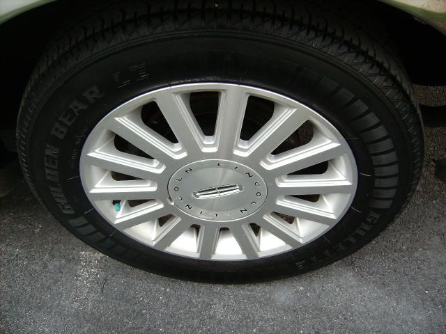 Lincoln Town Car 2003 photo 2