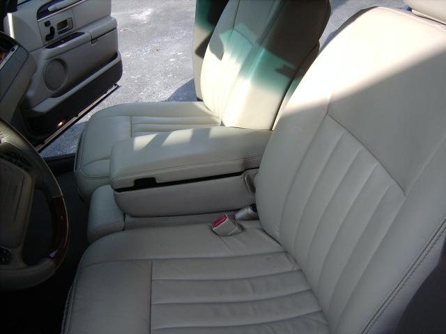 Lincoln Town Car 2003 photo 4