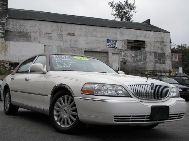 Lincoln Town Car 2003 photo 1