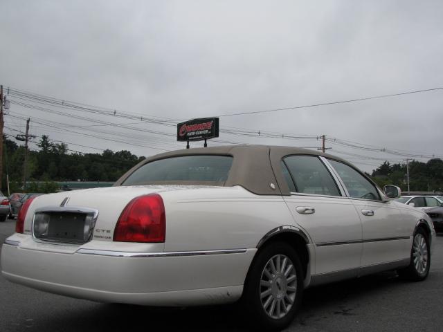 Lincoln Town Car 2003 photo 2