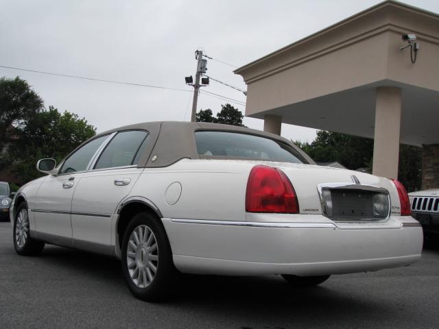 Lincoln Town Car 2003 photo 4