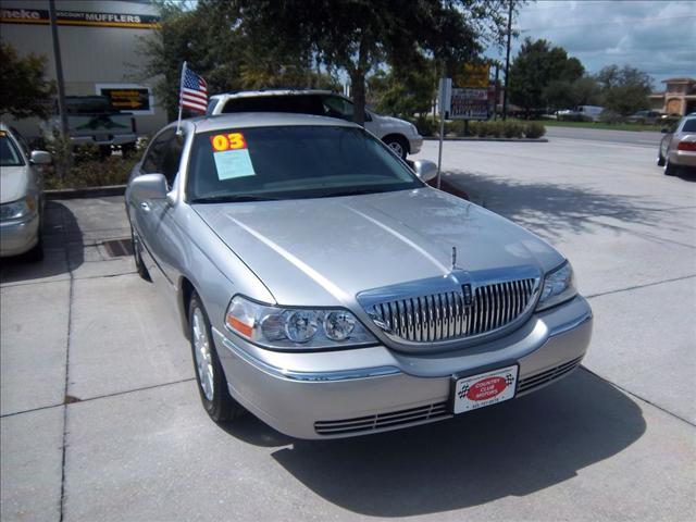 Lincoln Town Car 2003 photo 2