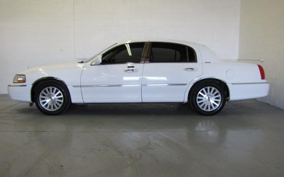 Lincoln Town Car 2003 photo 3