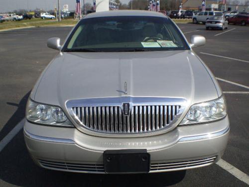 Lincoln Town Car 2003 photo 2