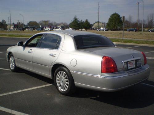 Lincoln Town Car 2003 photo 3
