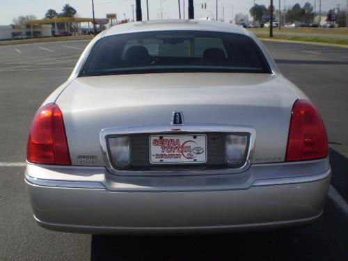 Lincoln Town Car 2003 photo 4