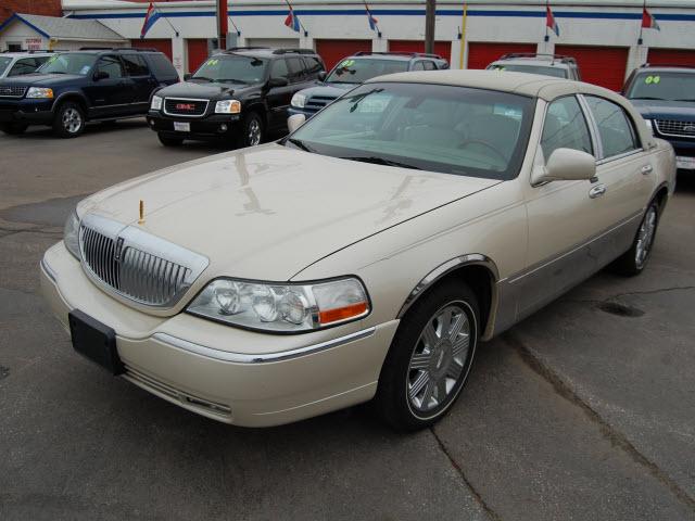Lincoln Town Car ZR-2 Extended Cab Sedan