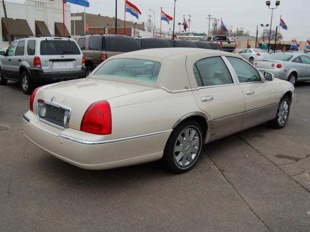 Lincoln Town Car 2003 photo 1