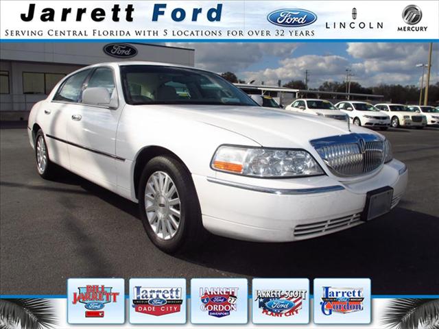 Lincoln Town Car SLT Club Cab 2WD Sedan