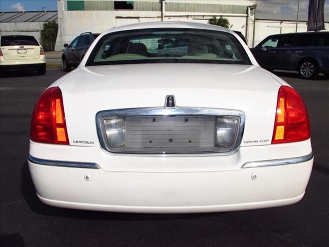 Lincoln Town Car 2003 photo 3