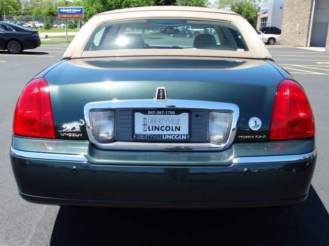 Lincoln Town Car 2003 photo 1