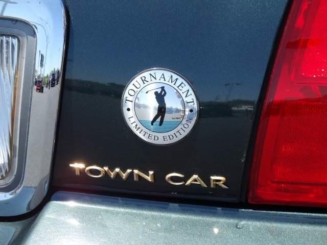 Lincoln Town Car 2003 photo 2