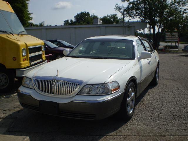 Lincoln Town Car SLT1 AWD Sedan