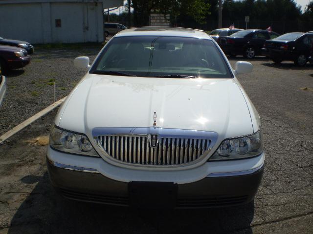 Lincoln Town Car 2003 photo 1