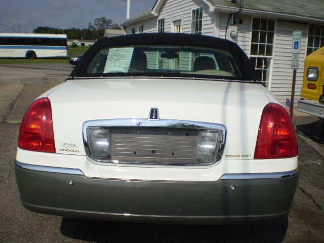Lincoln Town Car 2003 photo 3