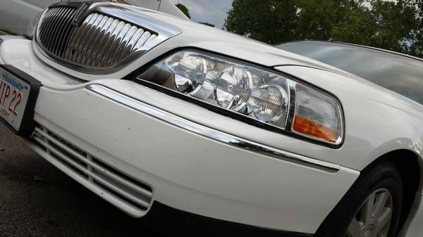 Lincoln Town Car 2003 photo 3