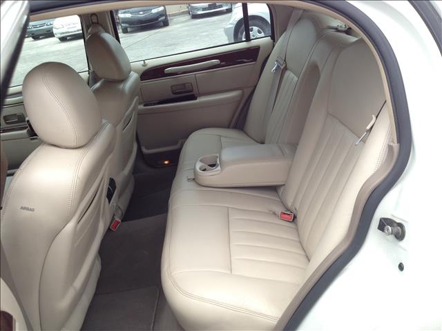 Lincoln Town Car DOWN 4.9 WAC Sedan