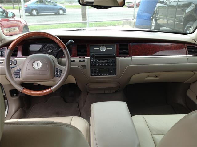 Lincoln Town Car 2003 photo 1