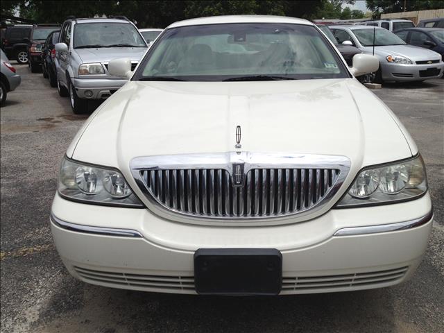Lincoln Town Car 2003 photo 3