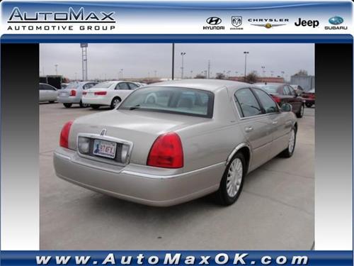 Lincoln Town Car 2003 photo 2