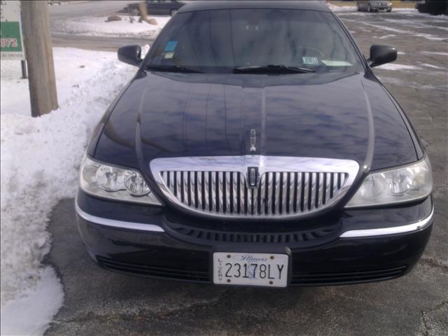Lincoln Town Car DOWN 4.9 WAC Sedan